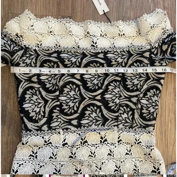 Yigal Azrouel Long Sleeve Black and White Lace Trumpet Dress Sz 4 - Picture 10 of 13